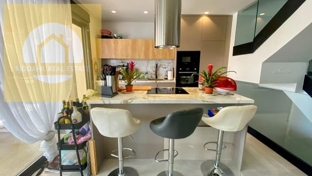 4 makuuhuone Huvila myytävänä paikassa Balcón de Finestrat - Terra Marina, Finestrat mukana uima-altaan 
autotalli - 799 000 € (Ref: 9240914)