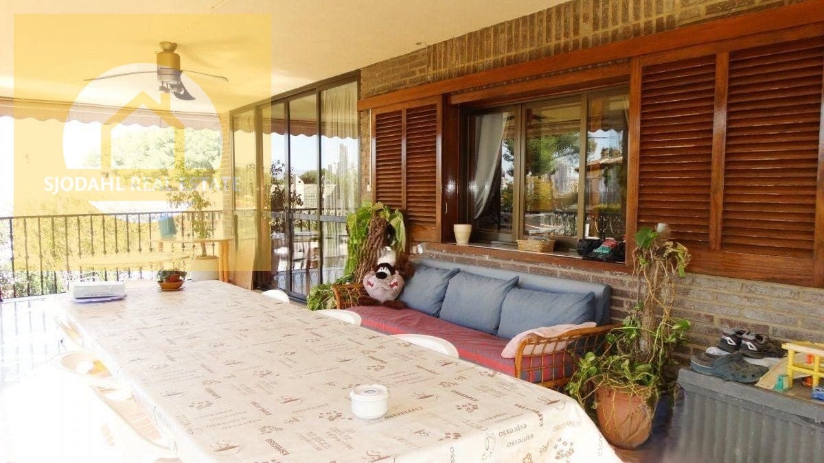 4 soveværelse Villa til salg i Benidorm med swimmingpool garage - € 640.000 (Ref: 9242257)