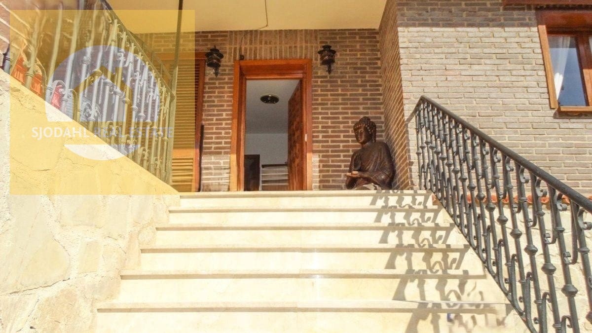 4 soveværelse Villa til salg i Benidorm med swimmingpool garage - € 640.000 (Ref: 9242257)