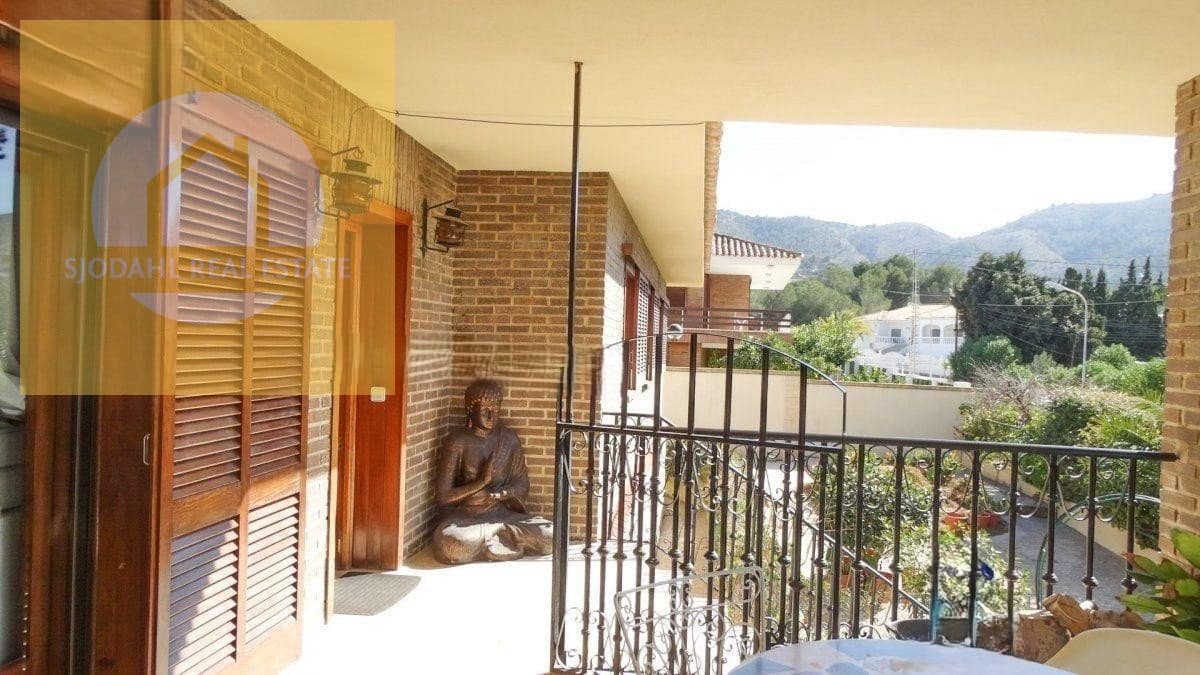 4 soveværelse Villa til salg i Benidorm med swimmingpool garage - € 640.000 (Ref: 9242257)