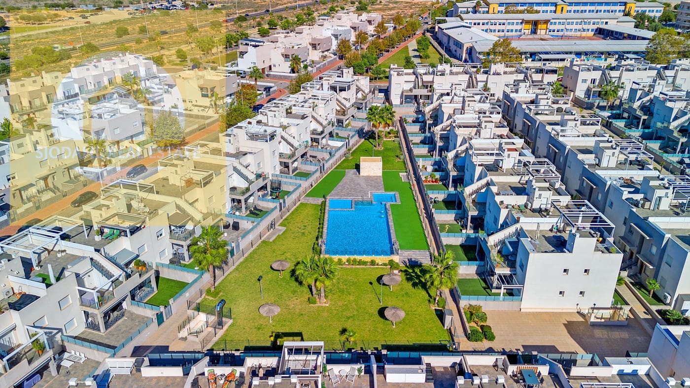 2 Zimmer Bungalow zu verkaufen in Aguas Nuevas mit Pool - 284.000 € (Ref: 9642472)