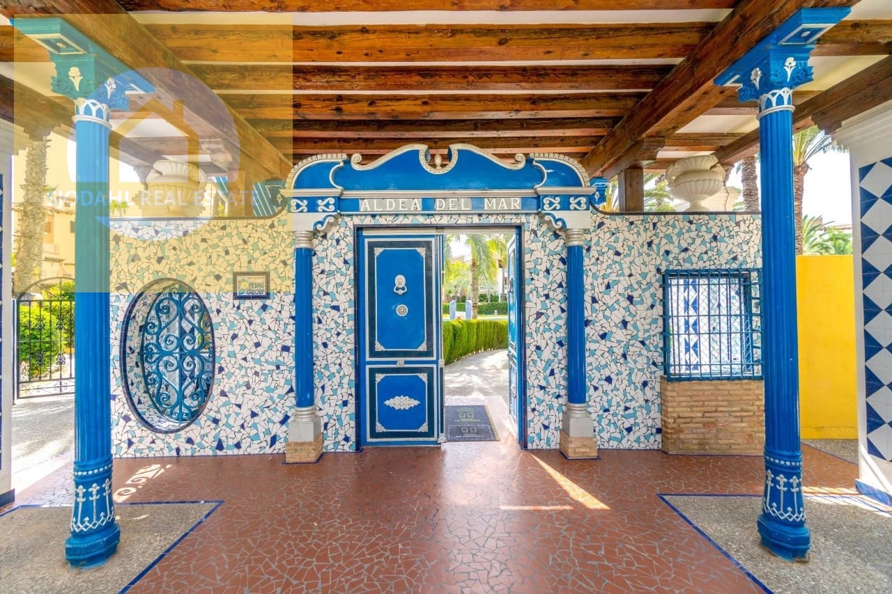 3 sovrum Lägenhet till salu i Torrevieja med garage - 349 000 € (Ref: 9642476)