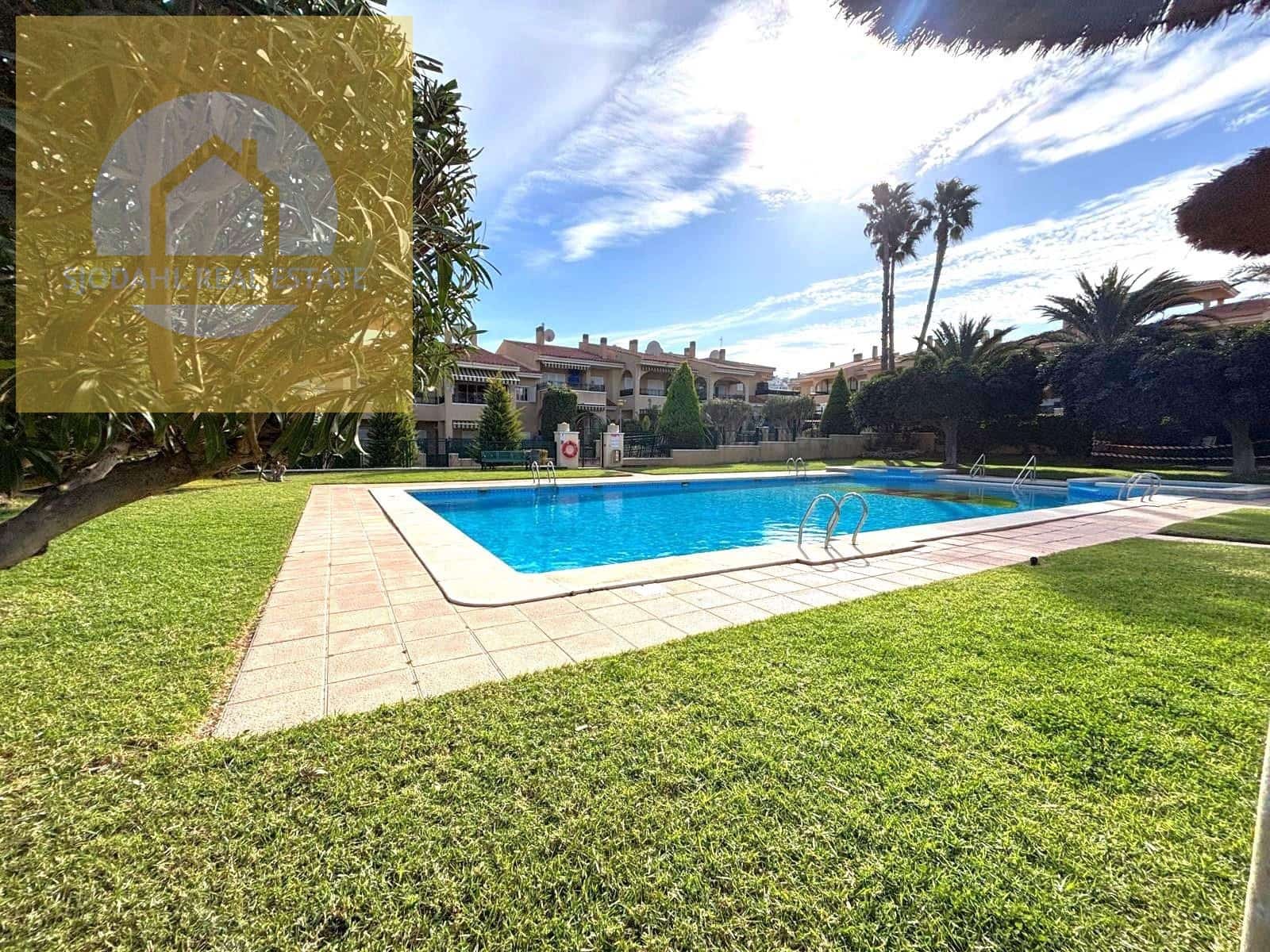Casa de 3 habitaciones en Gran Alacant en venta con piscina - 284.900 € (Ref: 9643360)