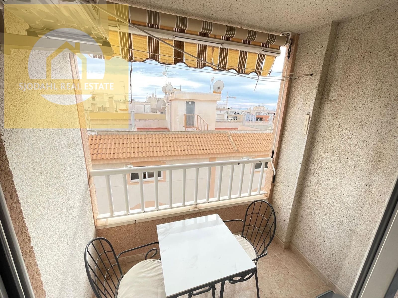 2 sovrum Lägenhet till salu i Torrevieja med pool - 120 000 € (Ref: 9645626)