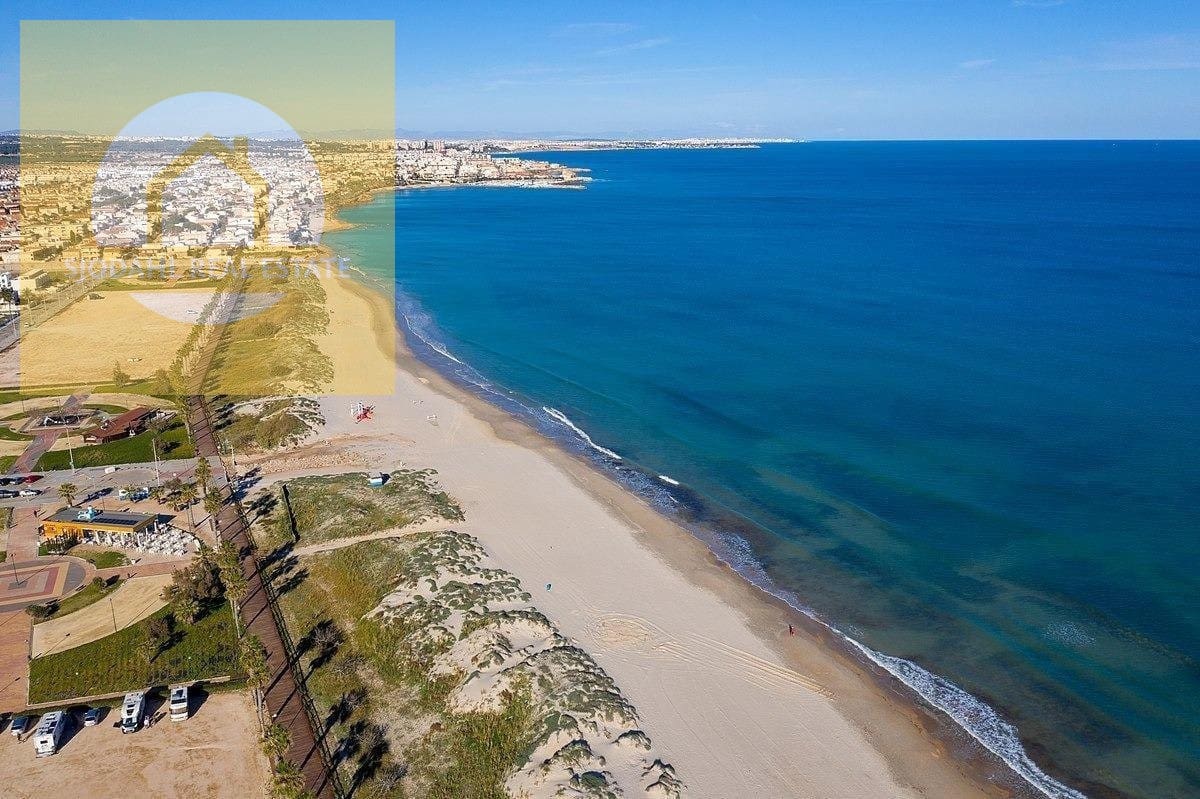 2 bedroom Semi-detached Villa for sale in Pilar de la Horadada - € 380,000 (Ref: 9645825)