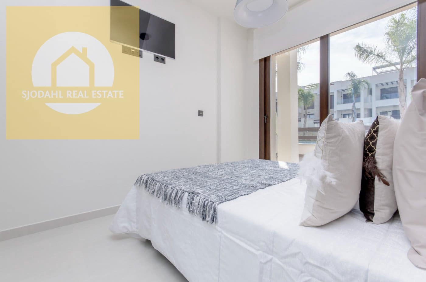 2 chambre Bungalow à vendre à Torrevieja avec piscine garage - 275 000 € (Ref: 9646063)