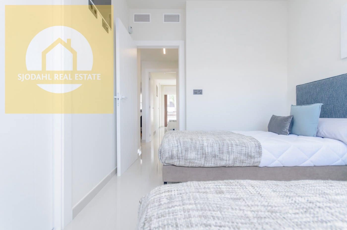 2 chambre Bungalow à vendre à Torrevieja avec piscine garage - 275 000 € (Ref: 9646063)