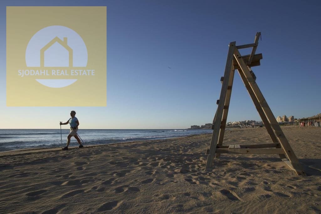 2 soveværelse Bungalow til salg i Torrevieja med swimmingpool garage - € 275.200 (Ref: 9646064)