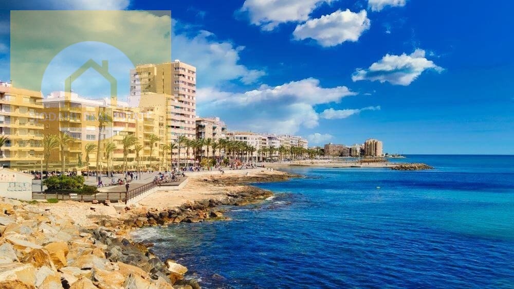 2 sovrum Bungalow till salu i Torrevieja med pool garage - 305 000 € (Ref: 9649884)