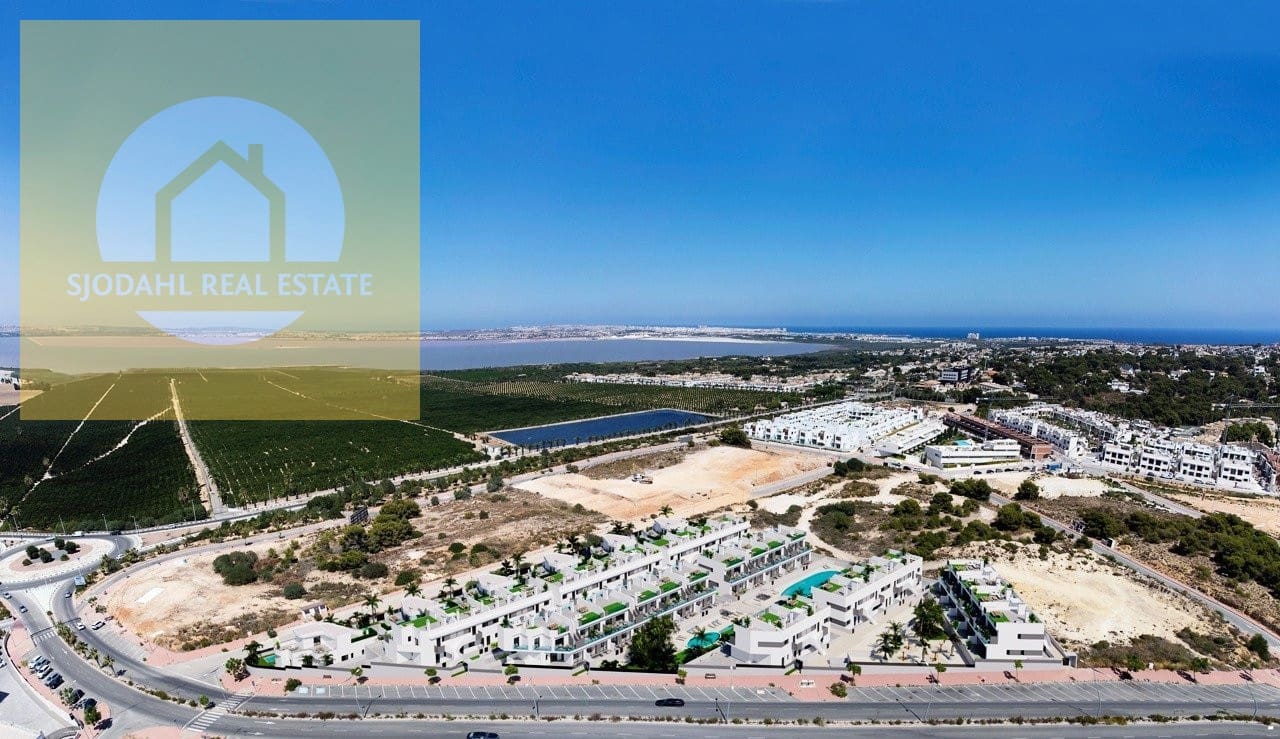 2 sovrum Bungalow till salu i Torrevieja med pool garage - 305 000 € (Ref: 9649884)