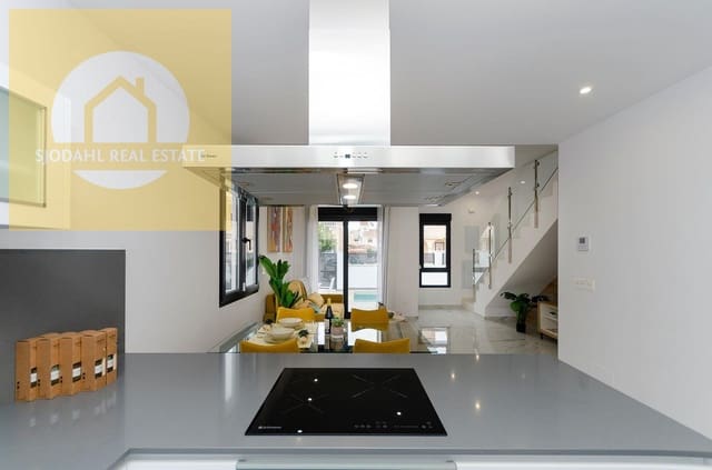 3 camera da letto Villa in vendita in El Chaparral - La Siesta - La Torreta, Torrevieja con piscina garage - 385.000 € (Rif: 9649885)