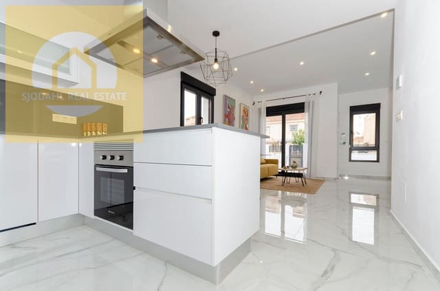 3 camera da letto Villa in vendita in El Chaparral - La Siesta - La Torreta, Torrevieja con piscina garage - 385.000 € (Rif: 9649885)