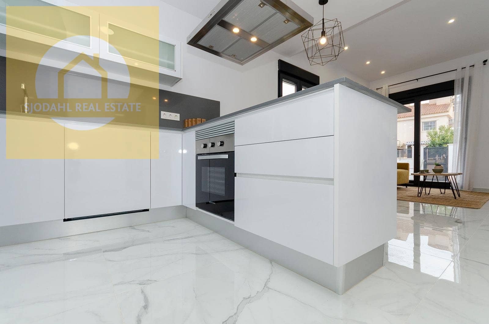 3 bedroom Villa for sale in Torrevieja with pool garage - € 385,000 (Ref: 9649885)