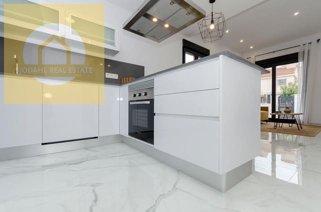 3 camera da letto Villa in vendita in El Chaparral - La Siesta - La Torreta, Torrevieja con piscina garage - 385.000 € (Rif: 9649885)