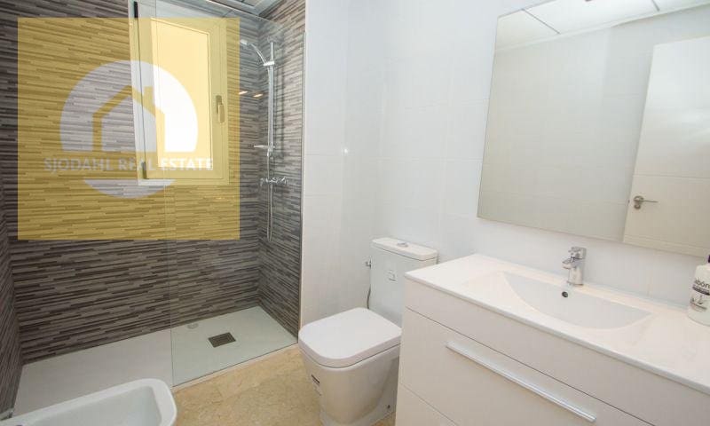 2 makuuhuone Huoneisto myytävänä paikassa Orihuela Costa mukana uima-altaan 
autotalli - 255 000 € (Ref: 9656369)