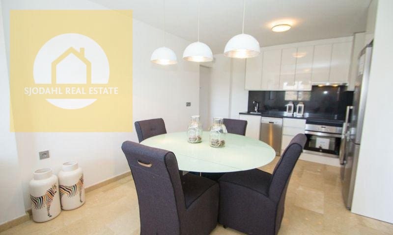 2 makuuhuone Huoneisto myytävänä paikassa Orihuela Costa mukana uima-altaan 
autotalli - 255 000 € (Ref: 9656369)