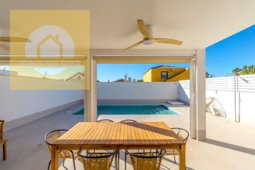 3 bedroom Villa for sale in Torrevieja with pool garage - € 499,000 (Ref: 9674776)