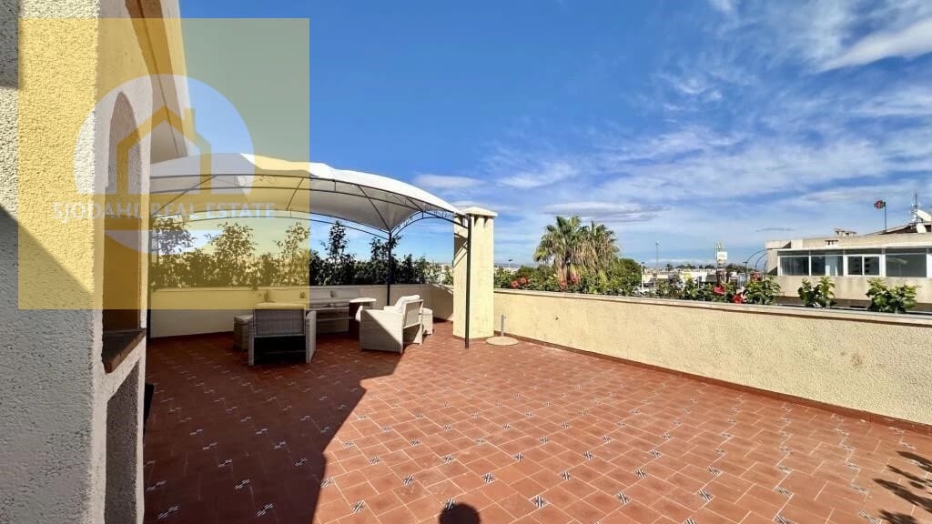 2 soveværelse Penthouse til salg i Punta Prima med swimmingpool garage - € 247.000 (Ref: 9674777)