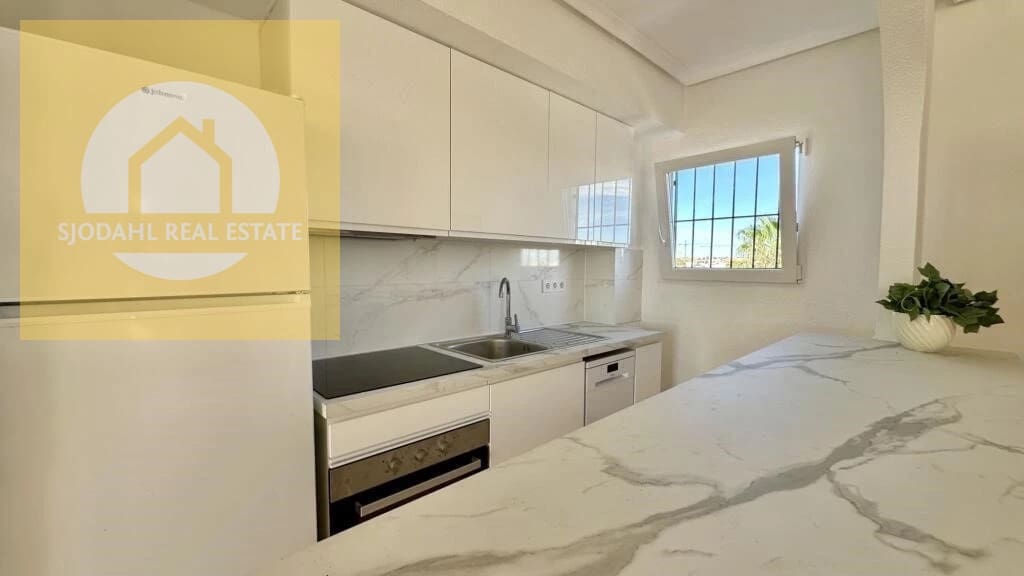 2 soveværelse Penthouse til salg i Punta Prima med swimmingpool garage - € 247.000 (Ref: 9674777)