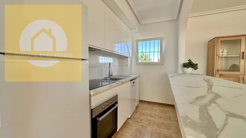 2 soveværelse Penthouse til salg i Punta Prima med swimmingpool garage - € 247.000 (Ref: 9674777)