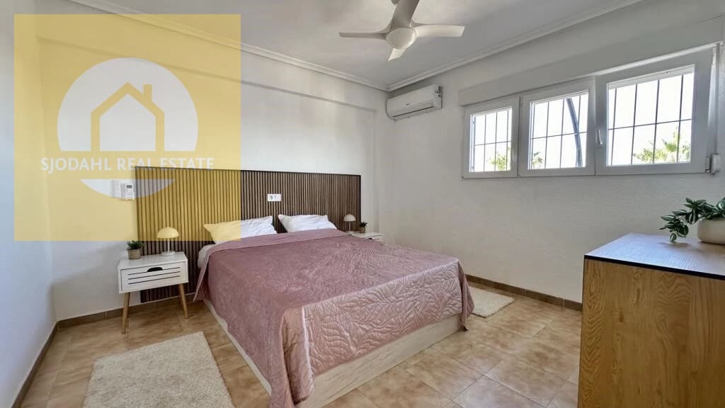 2 soveværelse Penthouse til salg i Punta Prima med swimmingpool garage - € 247.000 (Ref: 9674777)