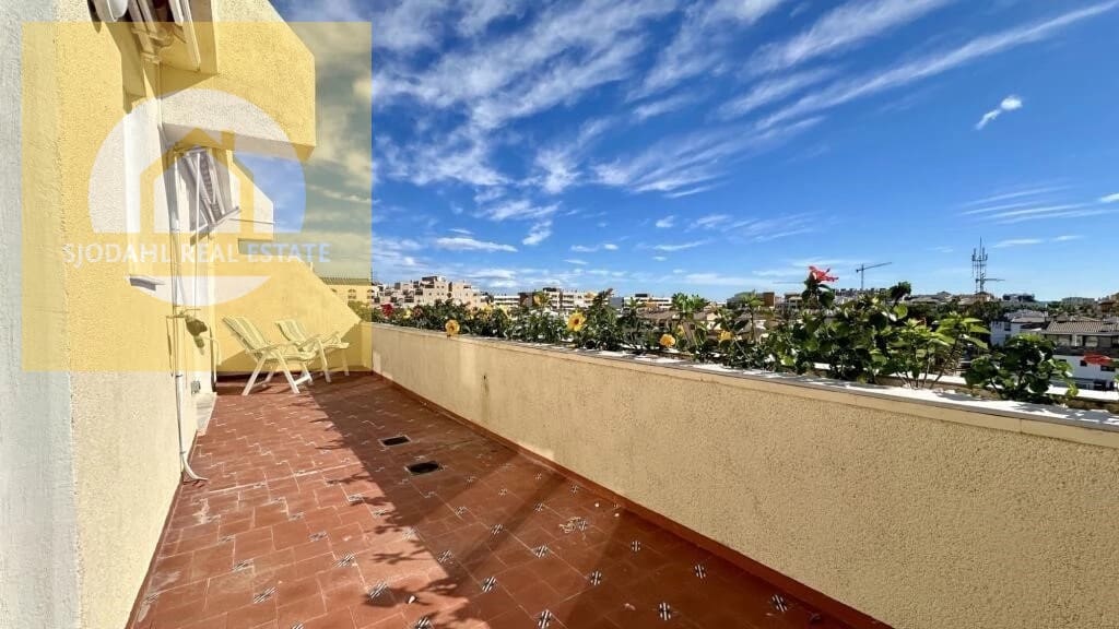 2 soveværelse Penthouse til salg i Punta Prima med swimmingpool garage - € 247.000 (Ref: 9674777)