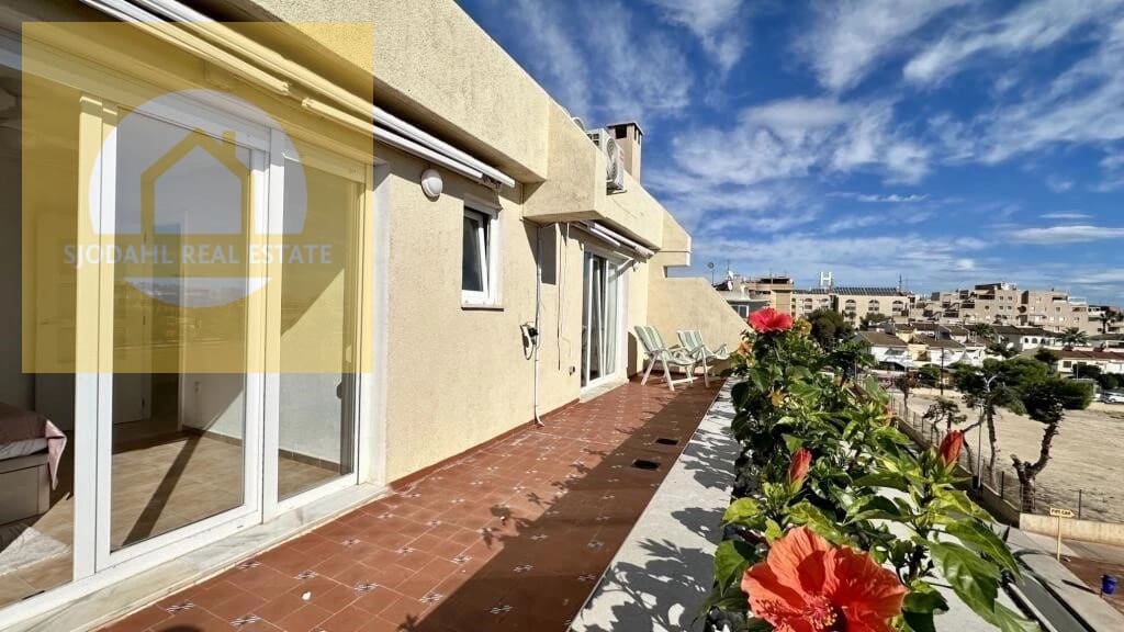 2 soveværelse Penthouse til salg i Punta Prima med swimmingpool garage - € 247.000 (Ref: 9674777)