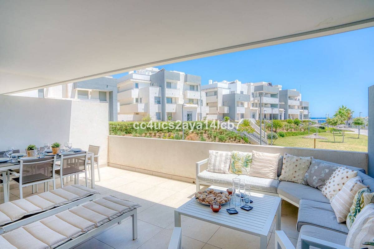 2 bedroom Apartment for sale in Estepona with pool - € 385,000 (Ref: 9180135)