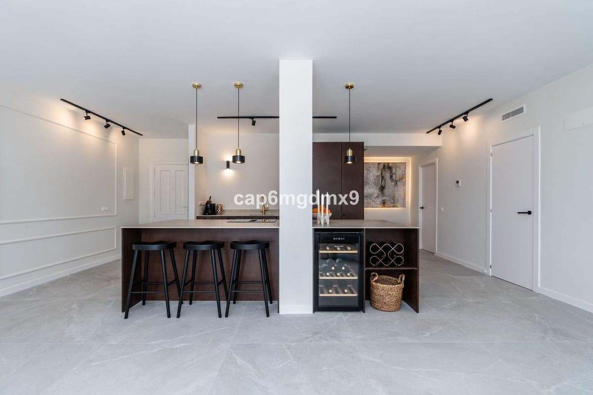 3 quarto Apartamento para venda em La Quinta com piscina - 899 000 € (Ref: 9183606)