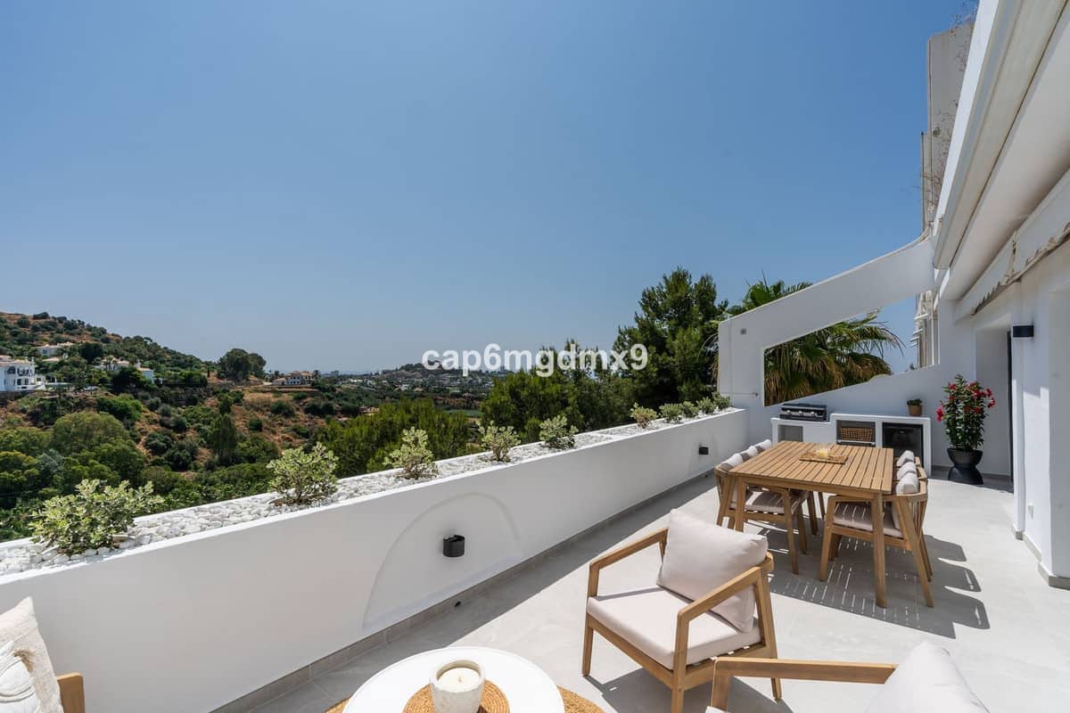 3 quarto Apartamento para venda em La Quinta com piscina - 899 000 € (Ref: 9183606)