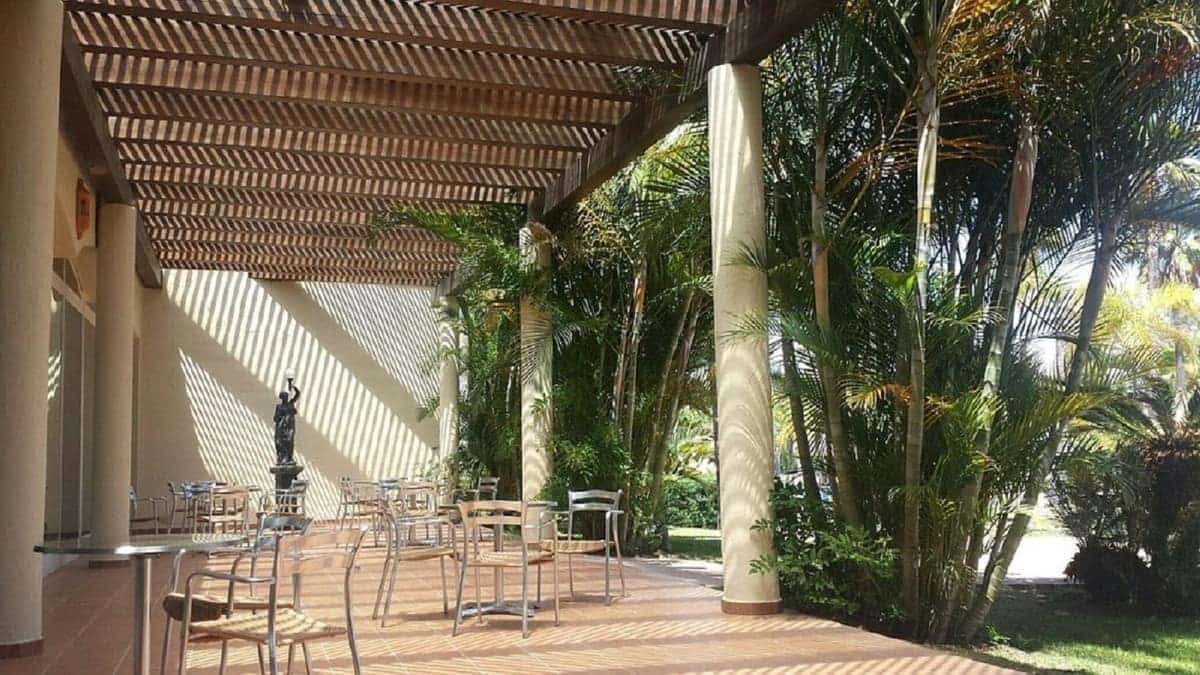 2 bedroom Apartment for sale in Estepona with pool - € 390,000 (Ref: 9185307)