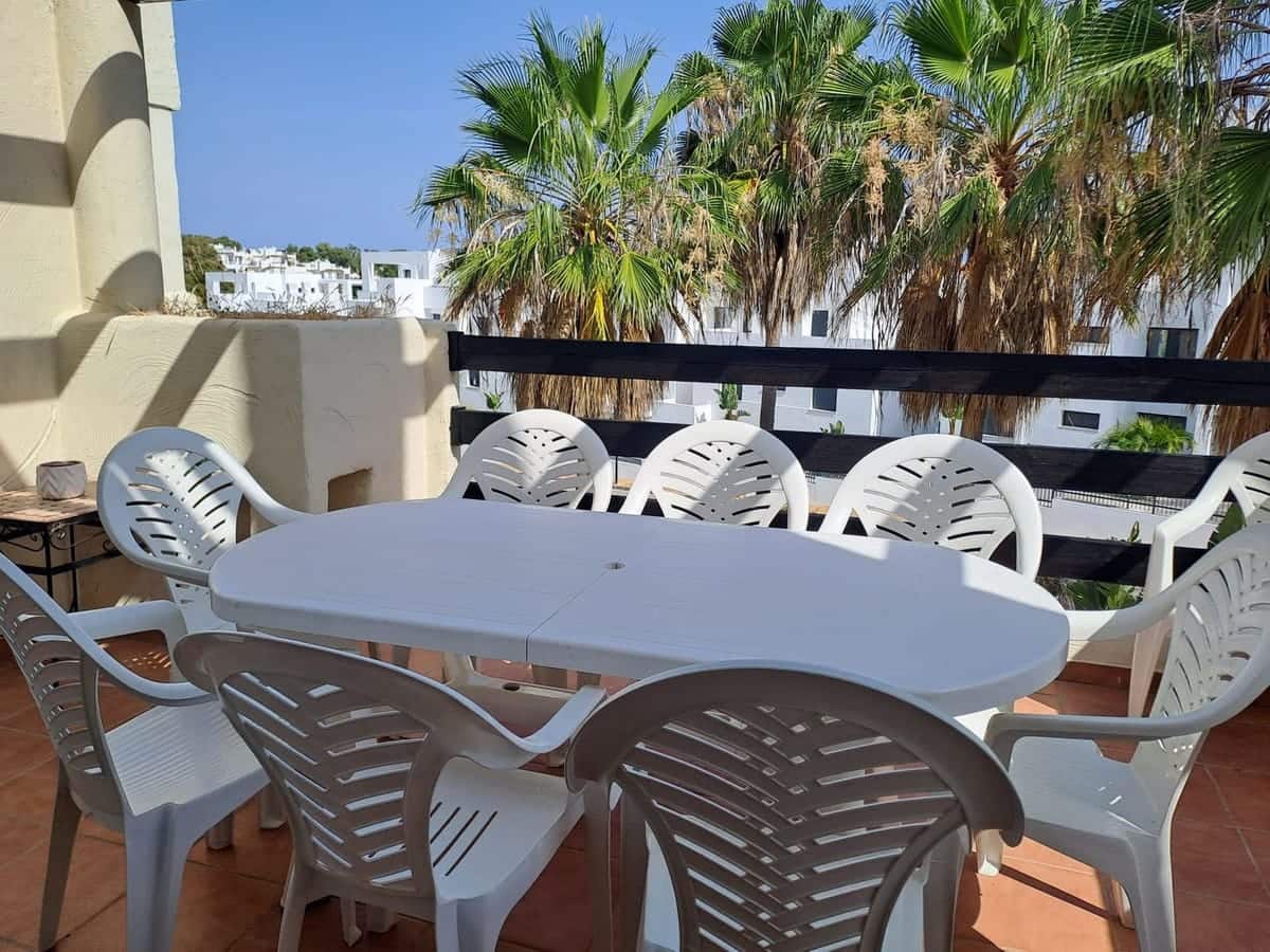 2 bedroom Apartment for sale in Estepona with pool - € 390,000 (Ref: 9185307)
