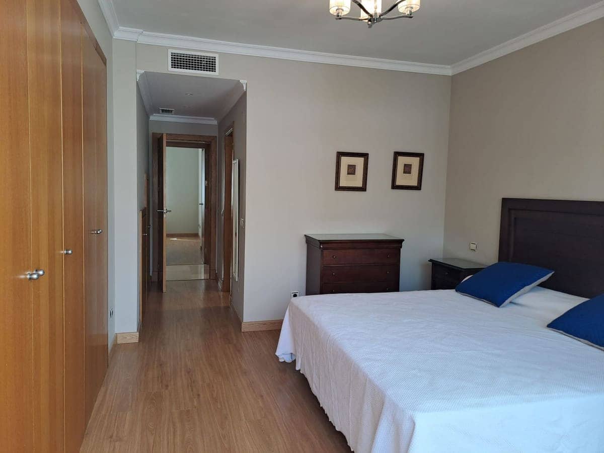 2 bedroom Apartment for sale in Estepona with pool - € 390,000 (Ref: 9185307)