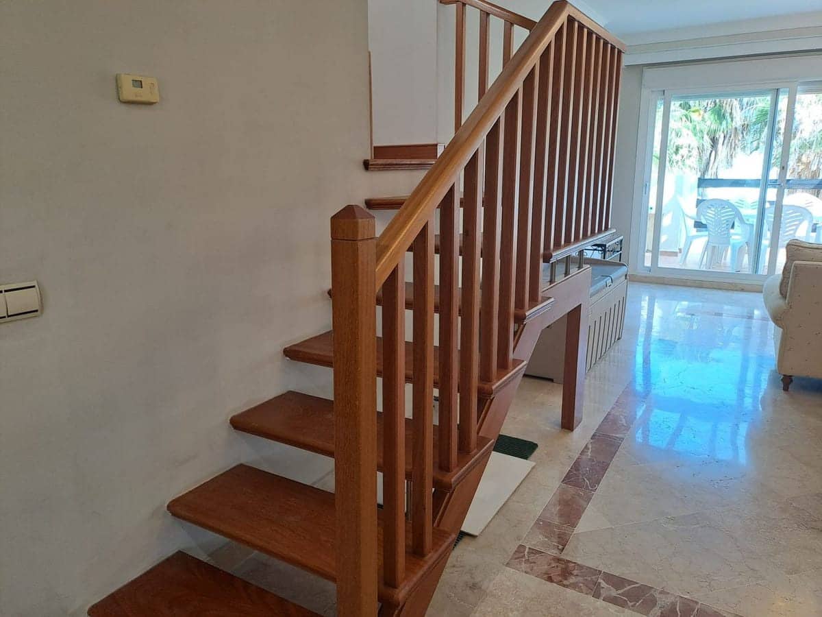 2 bedroom Apartment for sale in Estepona with pool - € 390,000 (Ref: 9185307)