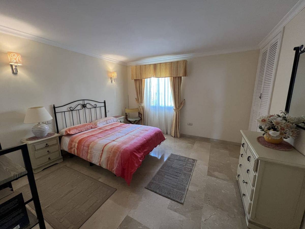 3 soverom Hus til salgs i El Paraiso med svømmebasseng - € 595 000 (Ref: 9185323)