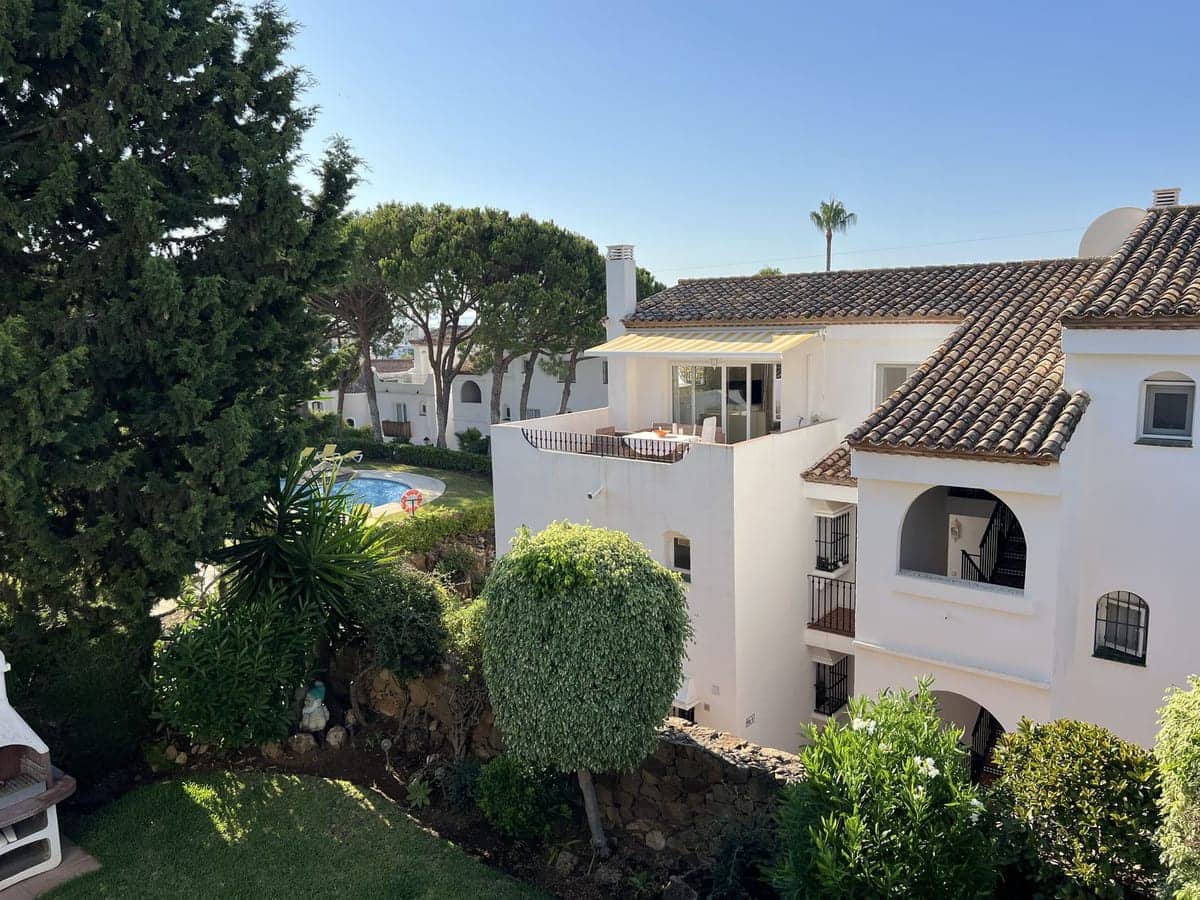 3 soverom Hus til salgs i El Paraiso med svømmebasseng - € 595 000 (Ref: 9185323)