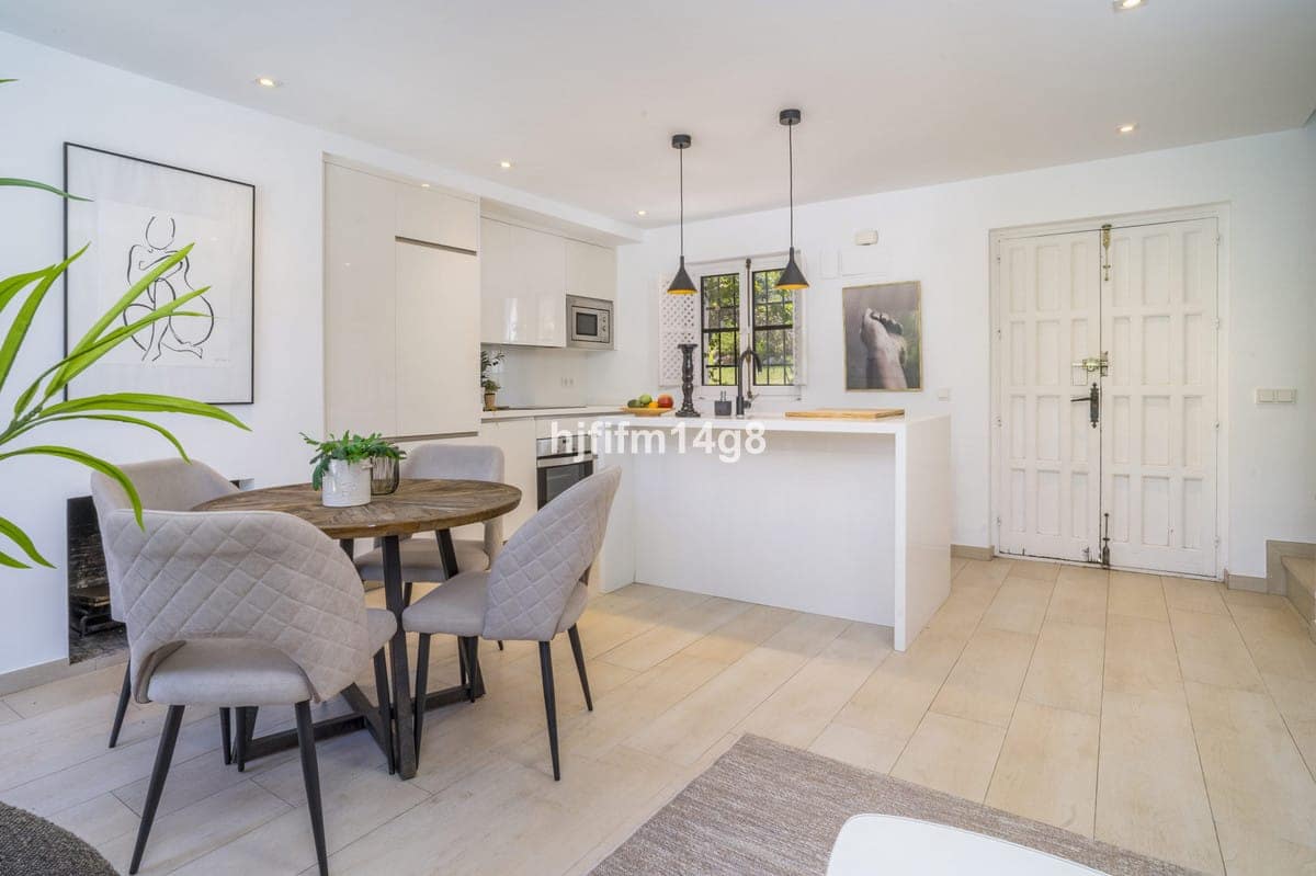 2 soverom Hus til salgs i Nueva Andalucia med svømmebasseng - € 490 000 (Ref: 9185325)