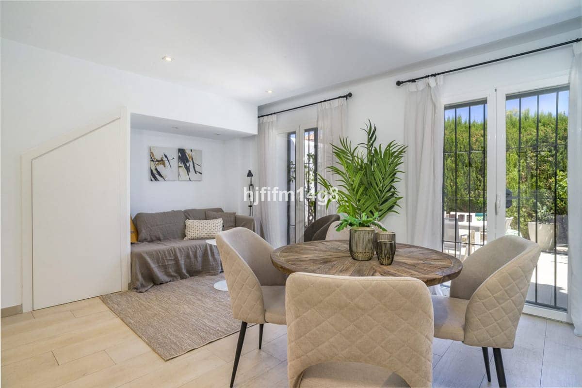 2 soverom Hus til salgs i Nueva Andalucia med svømmebasseng - € 490 000 (Ref: 9185325)