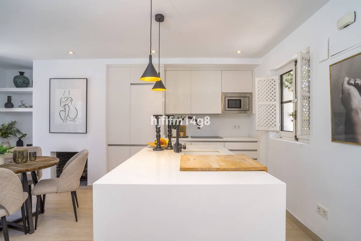 2 soverom Hus til salgs i Nueva Andalucia med svømmebasseng - € 490 000 (Ref: 9185325)