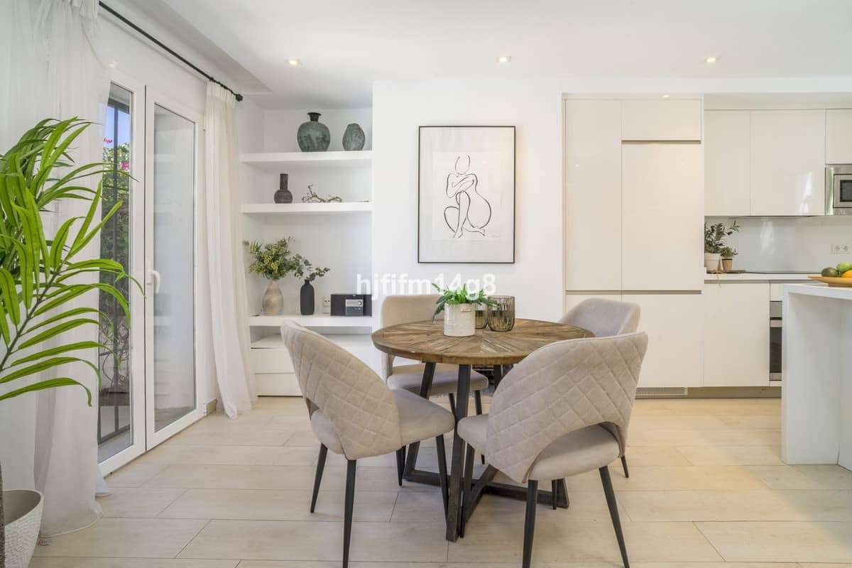 2 soverom Hus til salgs i Nueva Andalucia med svømmebasseng - € 490 000 (Ref: 9185325)