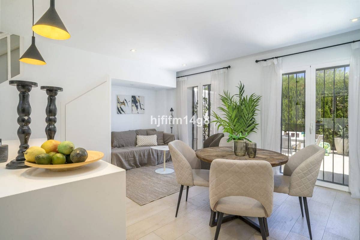 2 soverom Hus til salgs i Nueva Andalucia med svømmebasseng - € 490 000 (Ref: 9185325)