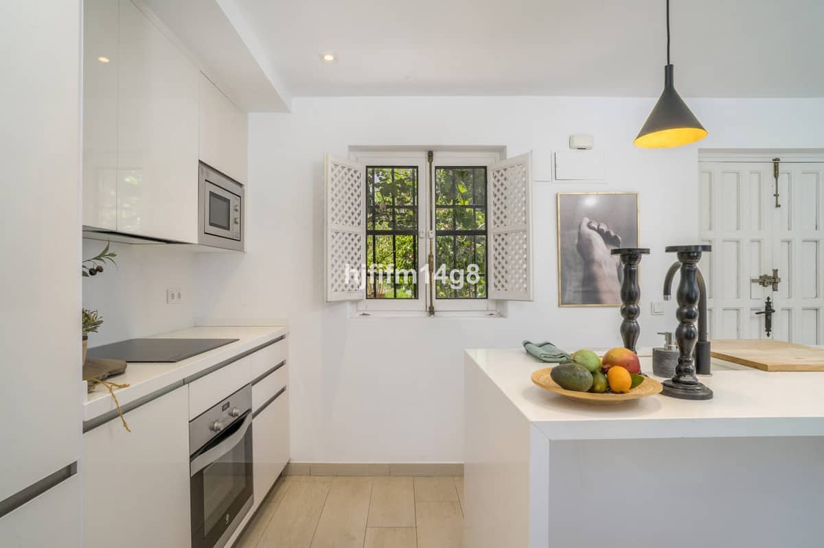 2 soverom Hus til salgs i Nueva Andalucia med svømmebasseng - € 490 000 (Ref: 9185325)