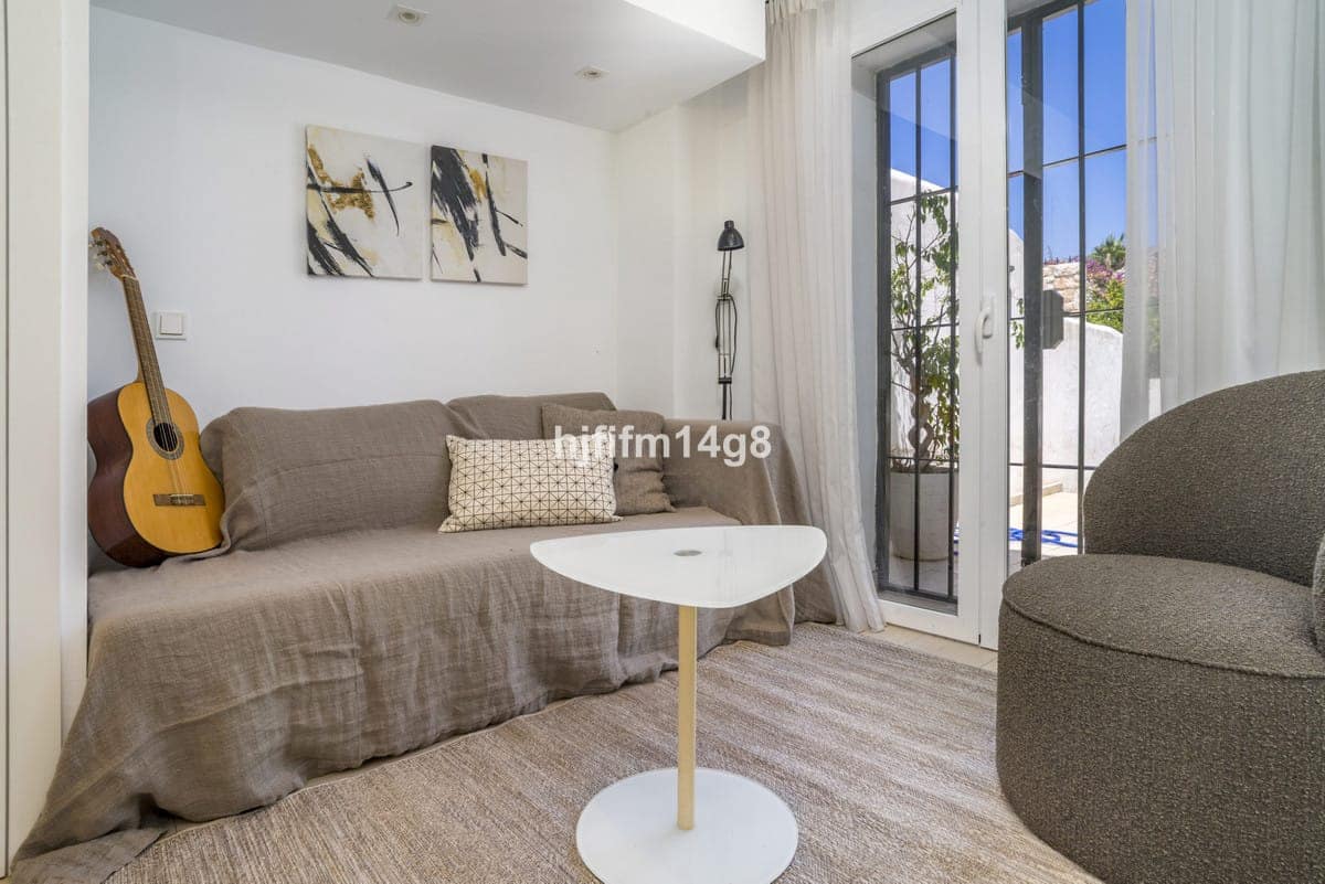 2 soverom Hus til salgs i Nueva Andalucia med svømmebasseng - € 490 000 (Ref: 9185325)