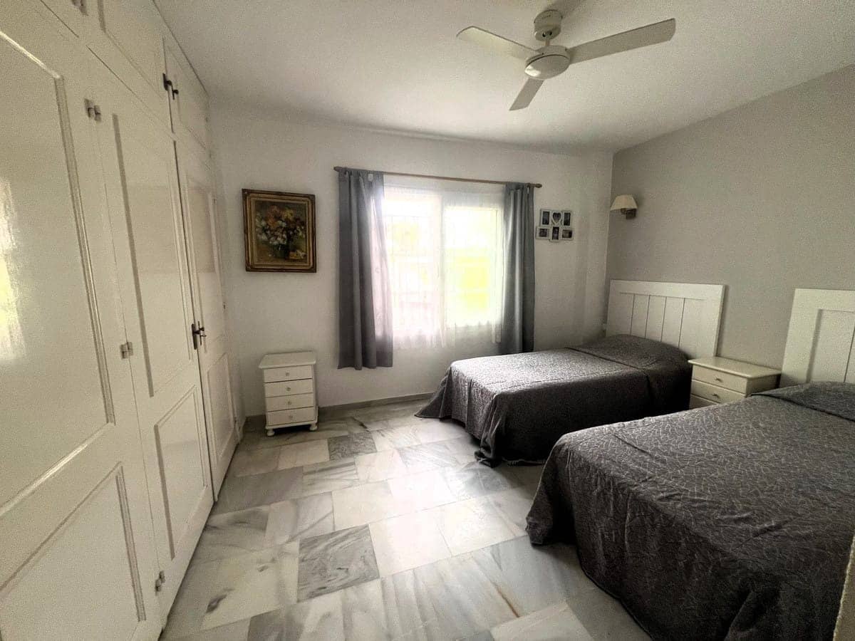 2 soveværelse Lejlighed til salg i El Paraiso med swimmingpool - € 358.000 (Ref: 9185326)