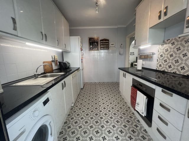 2 sypialnia Apartament na sprzedaż w El Paraiso, Estepona z basenem - 358 000 € (Ref: 9185326)