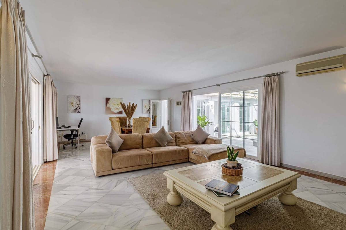 5 slaapkamer Villa te koop in Benahavis met zwembad - € 1.750.000 (Ref: 9192287)