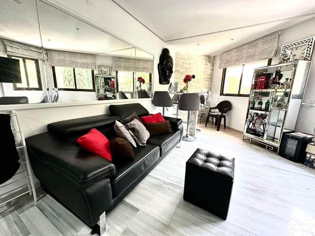 3 bedroom Apartment for sale in Marbella with pool - € 399,990 (Ref: 9217295)