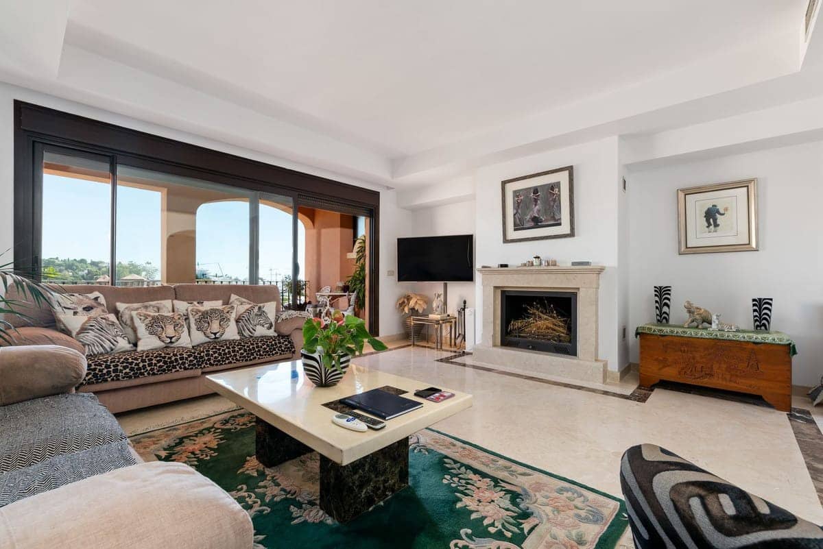 3 quarto Casa em Banda para venda em Estepona com piscina - 445 000 € (Ref: 9239834)