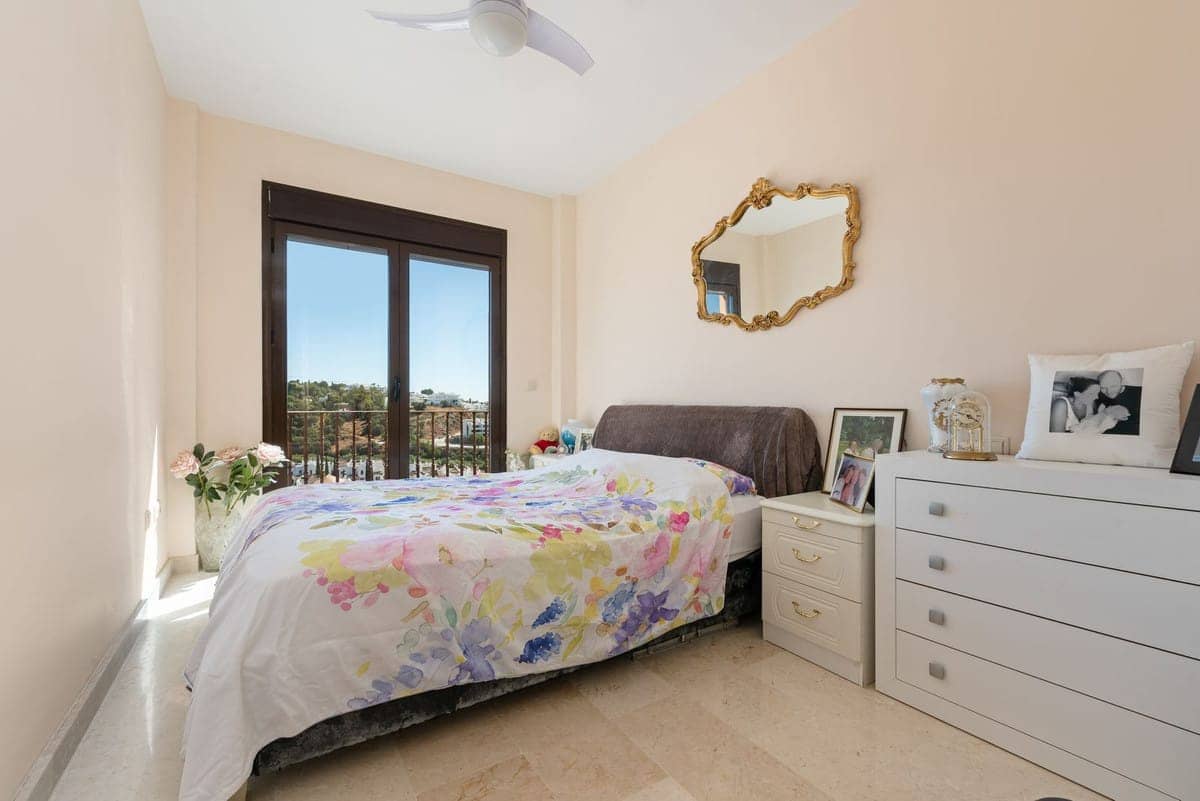 3 quarto Casa em Banda para venda em Estepona com piscina - 445 000 € (Ref: 9239834)