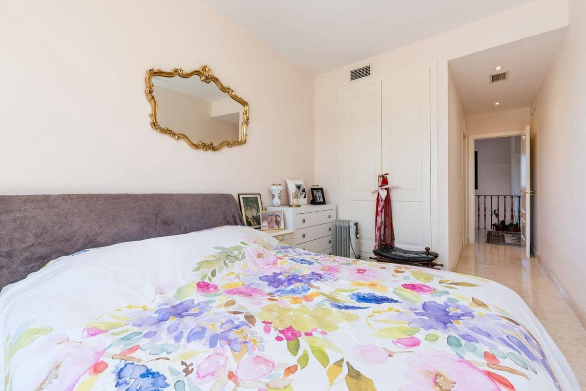 3 quarto Casa em Banda para venda em Estepona com piscina - 445 000 € (Ref: 9239834)